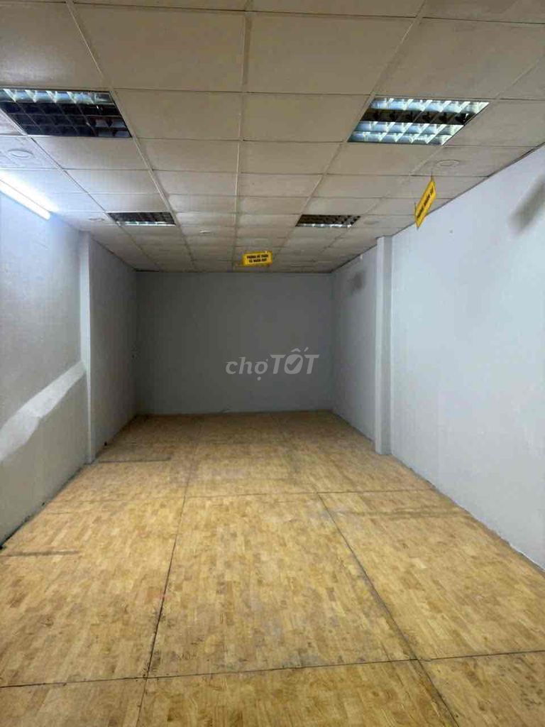 Rent a house on Hậu Giang. 12th, 6th District: 4 x 25 meters. One ground. One floor.