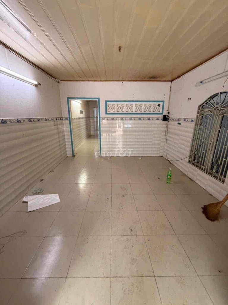 6 meters long, 1pt 1 floor, 5 bedrooms