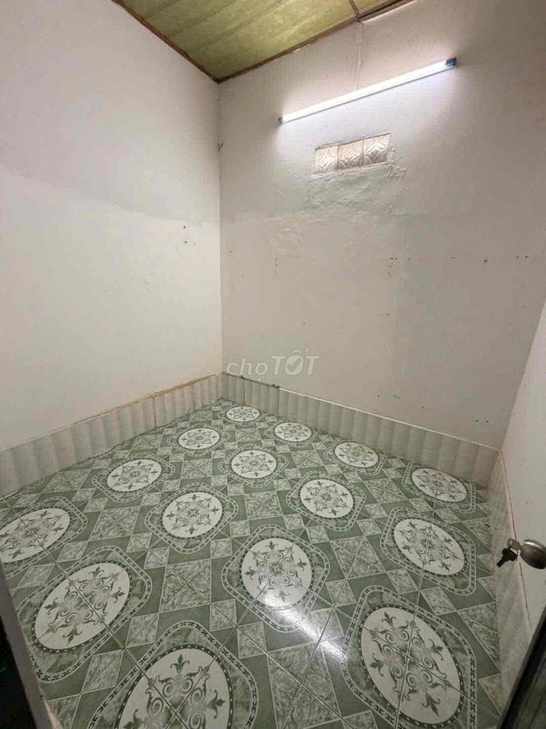 6 meters long, 1pt 1 floor, 5 bedrooms