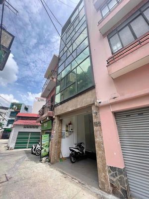 Renting Phan Đăng Lưu qpn alleys, area 4.2 X20 M, 3rd floor, 40 million