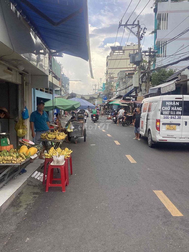 Rent an alleyhead near Ba Đình.