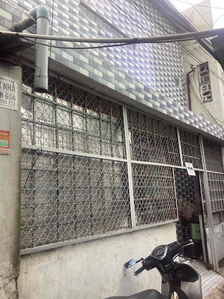 Rent an alleyhead near Ba Đình.