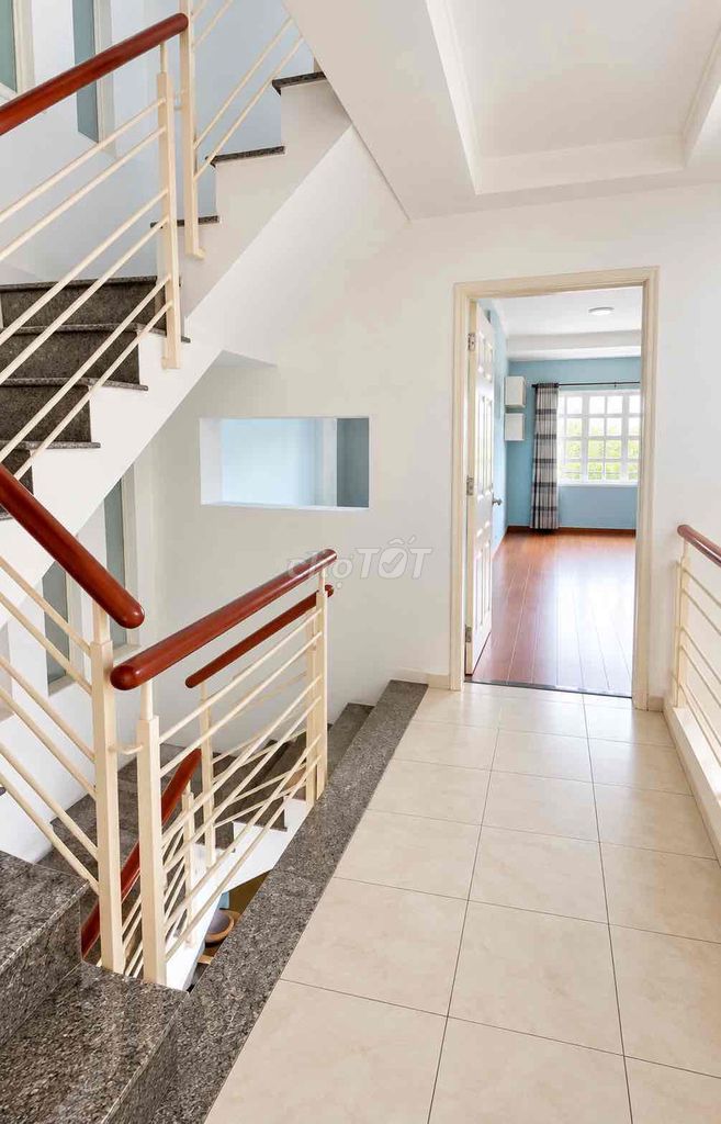 Renting the entire apartment-- new east, District 7