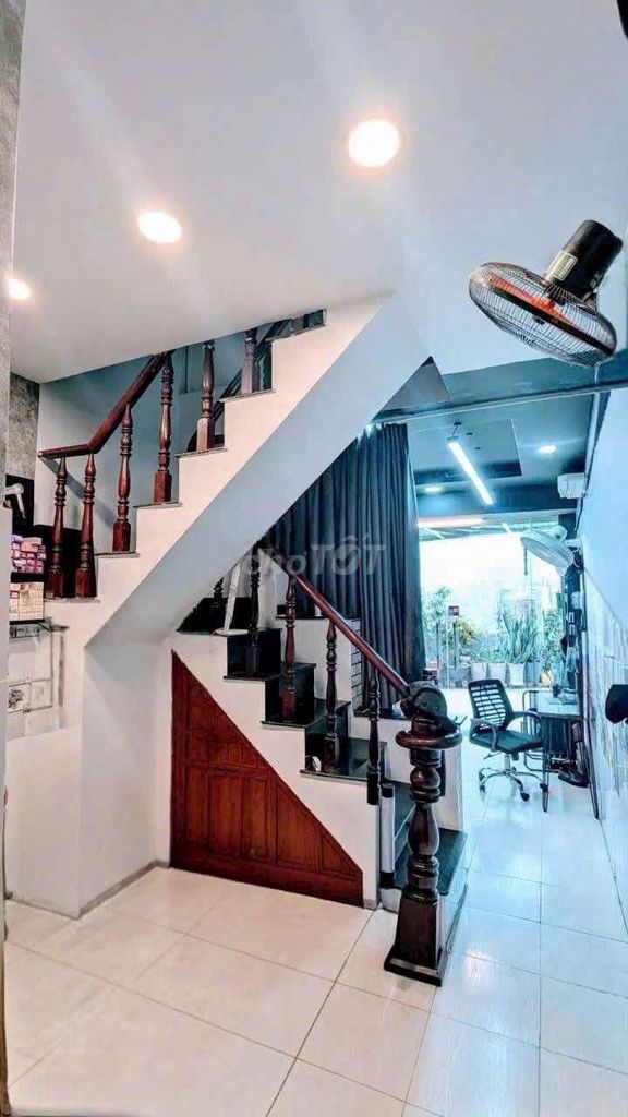 Rent 402 Hậu Giang, 9 million, 2 bedrooms, interiors.