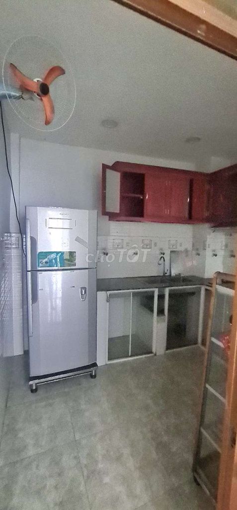 Rent 402 Hậu Giang, 9 million, 2 bedrooms, interiors.