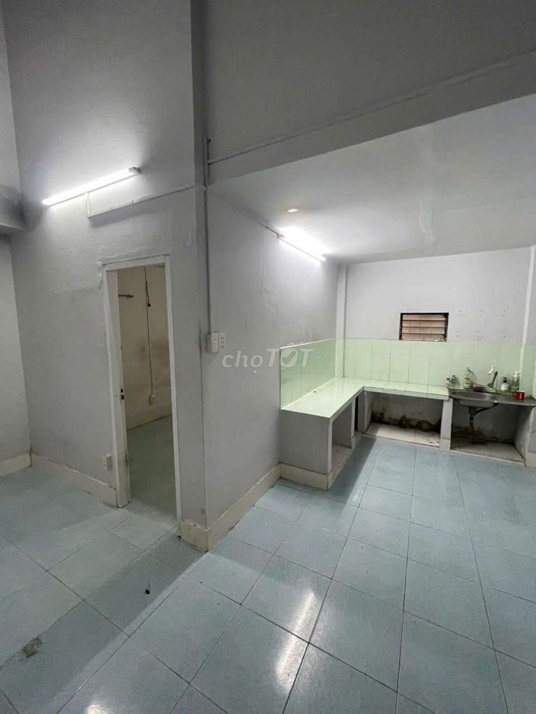 Master's Warehouse for Rent 6 x22 1 float 3 bedroom 2 toilets