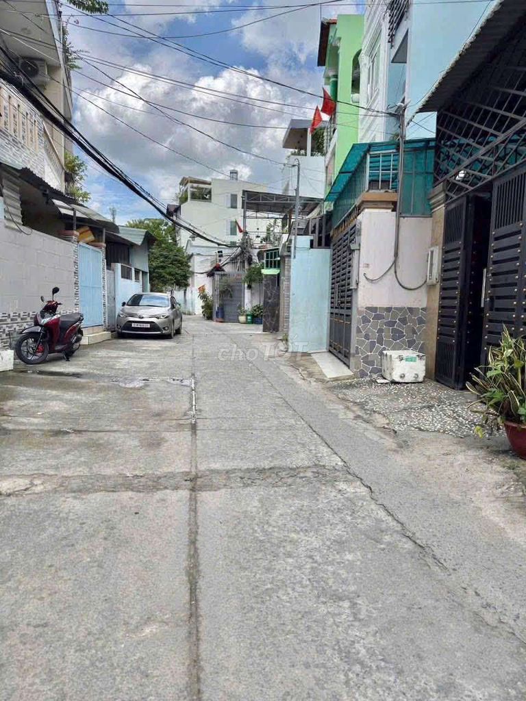 Rent an alleyway, mid-west. 2 near writing.