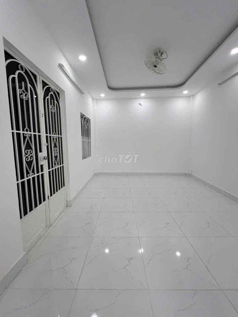 Two bedrooms. Two toilets.