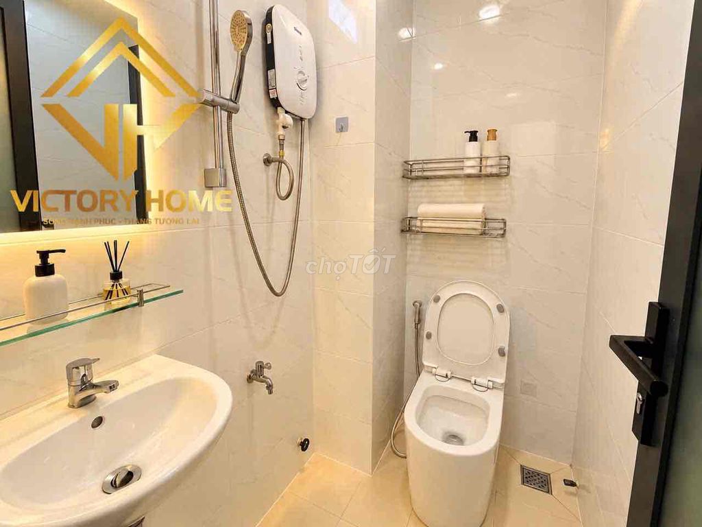 Services apartment 1 5 minutes from District 1.