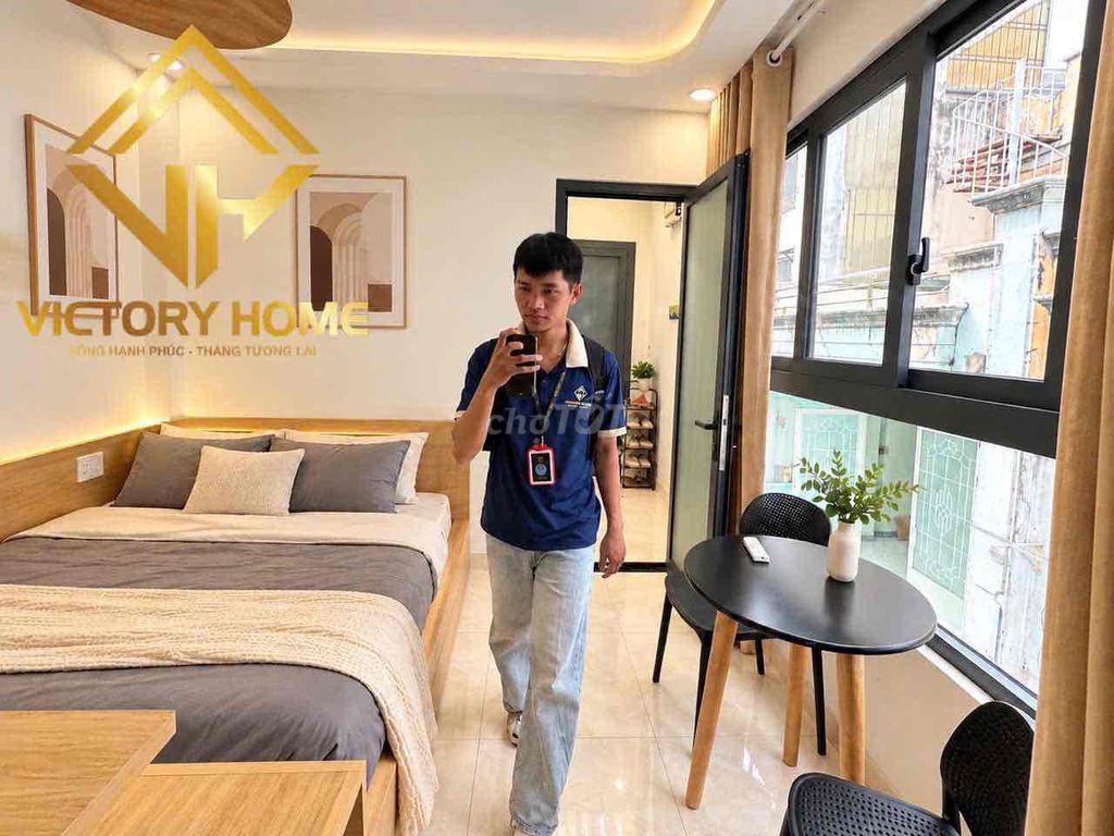 Services apartment 1 5 minutes from District 1.