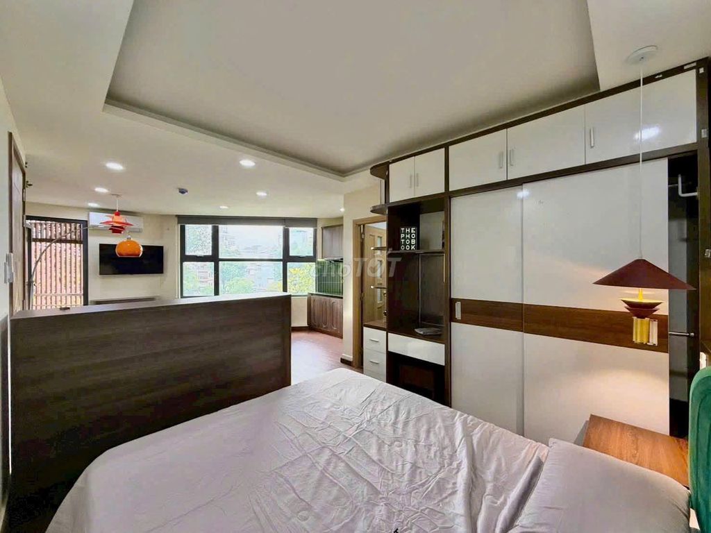 studio 40 M2 available - large window - full bore is lost thousands of almonds