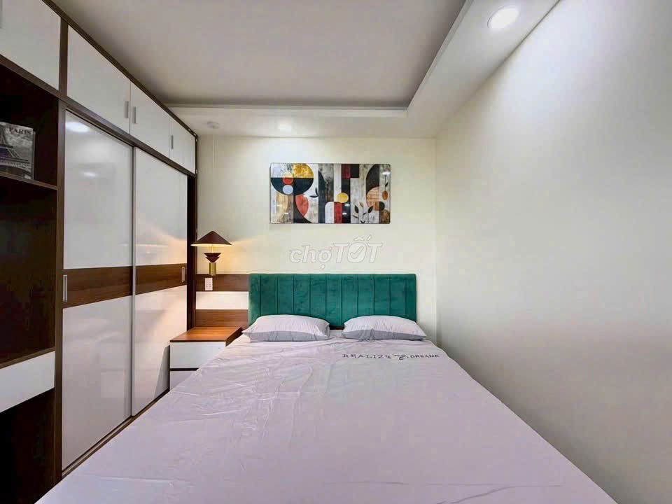studio 40 M2 available - large window - full bore is lost thousands of almonds