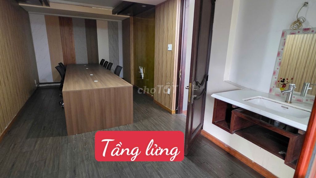 Rent house is 4.5 x15, floating +lve, front ql22, near the 4th Main.