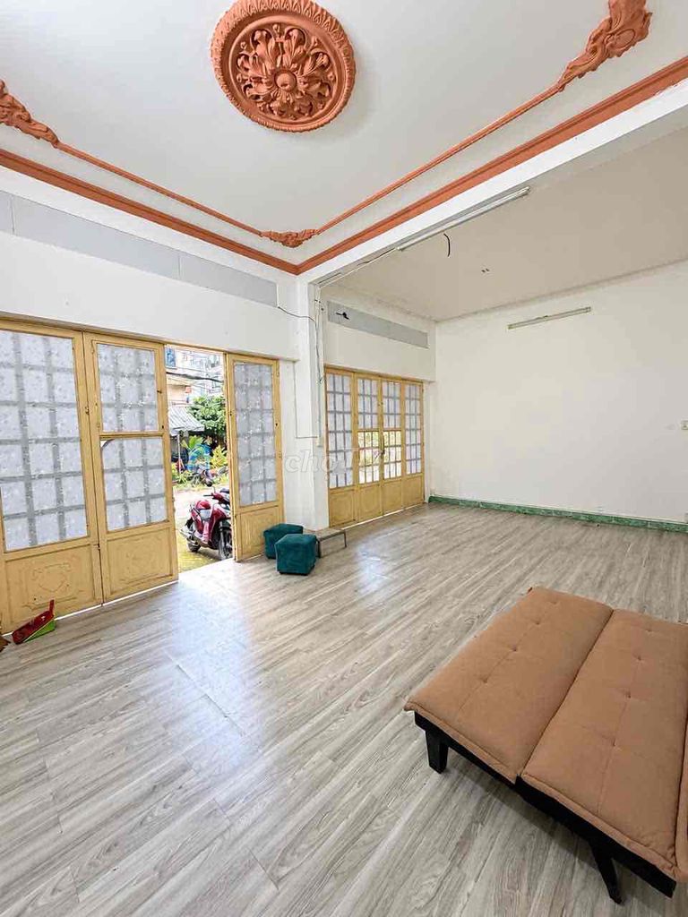 The ground floor renting in the north floor of Dingland - 52 meters across -2 feet - rare.