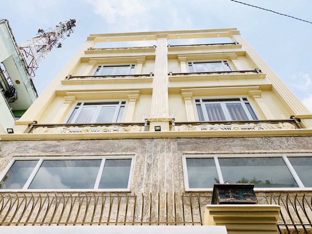 The balcony room, Full of interiors, is 110. He's under five million and a half.