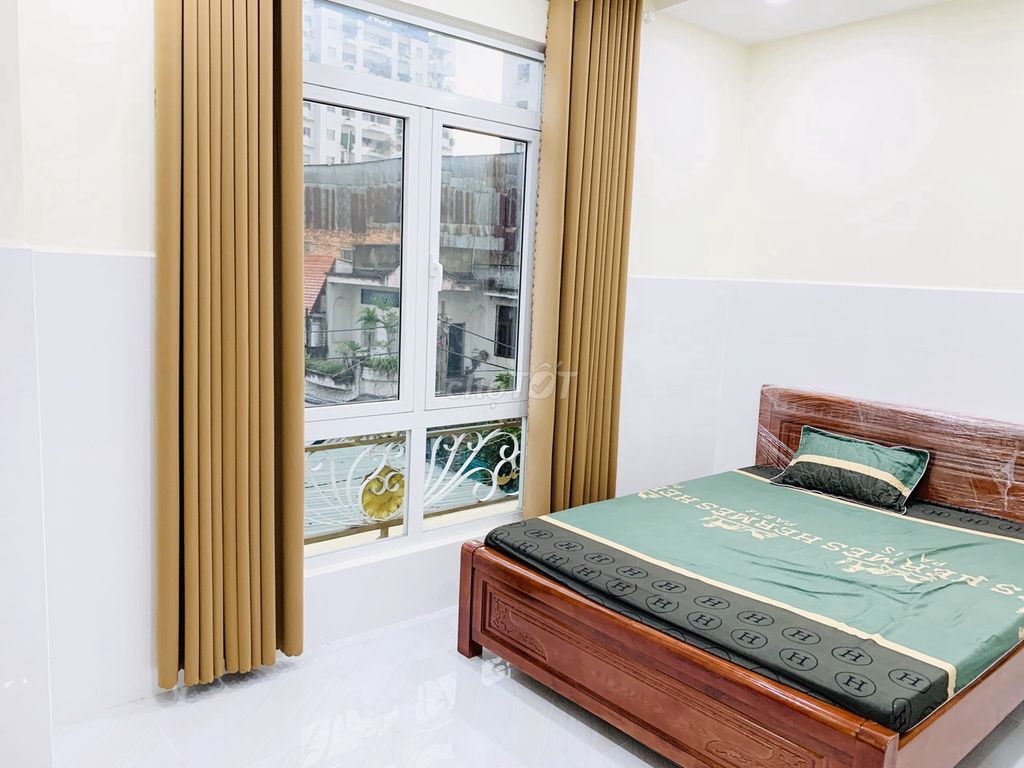The balcony room, Full of interiors, is 110. He's under five million and a half.