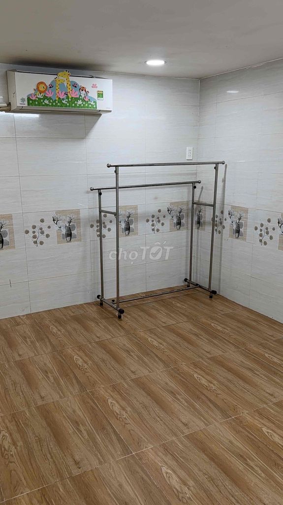 Lê Trọng Tấn Rent