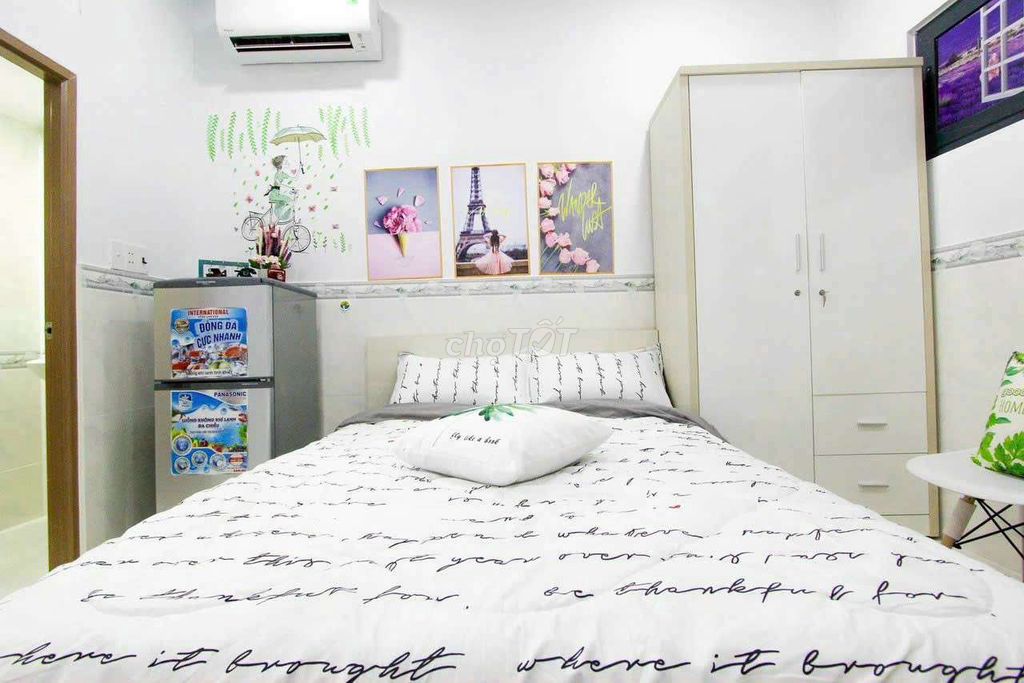 Room near the 4th, Martrez.