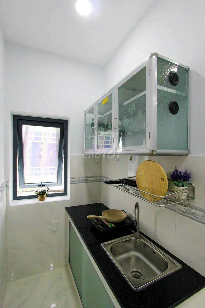 Room near the 4th, Martrez.
