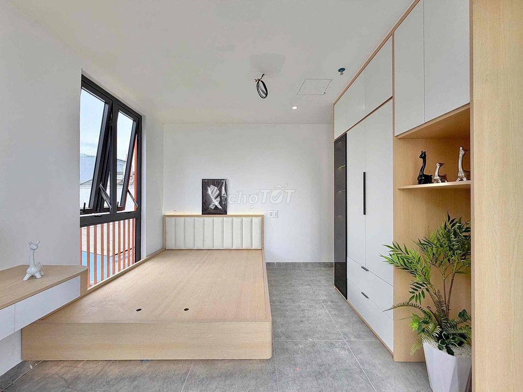 open up the super studio super-spot.