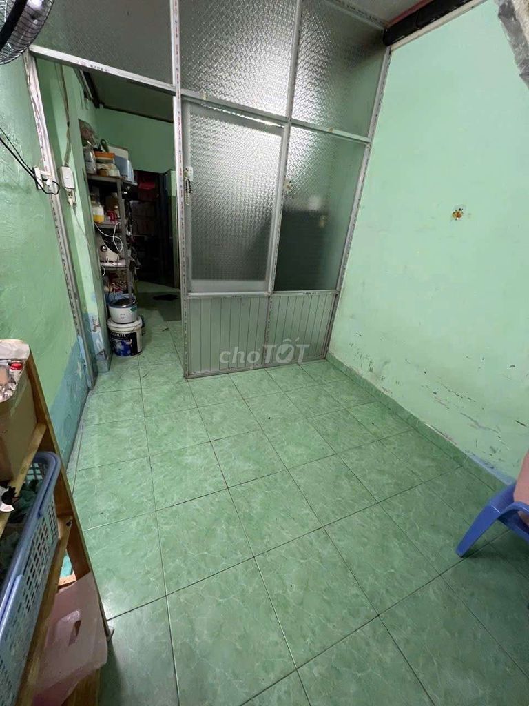 Home 1 ground 1 is suspended, 3 rooms, 640 kilometers.