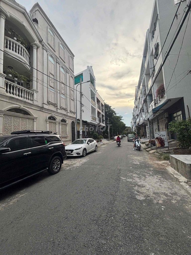 4-story 5-story floor Số 64 across 4 meters long.