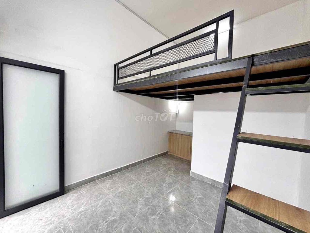 It's the owner who rents 3 million and a half Dương Quảng Hàm.