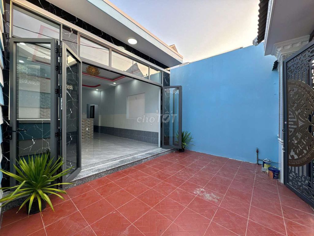 Modern designer, three rooms, near hm,1/ Middle East, tt