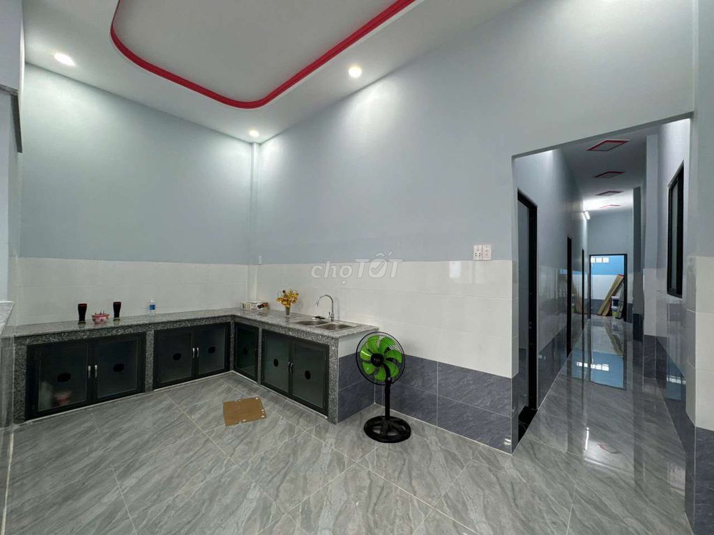 Modern designer, three rooms, near hm,1/ Middle East, tt