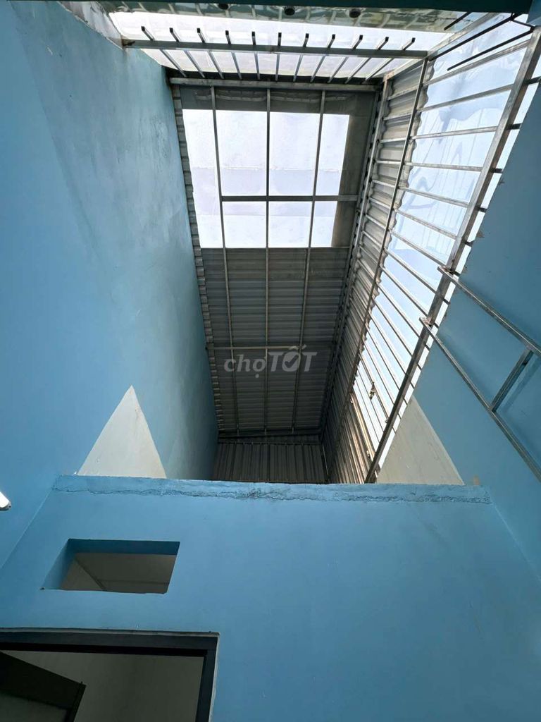 Modern designer, three rooms, near hm,1/ Middle East, tt
