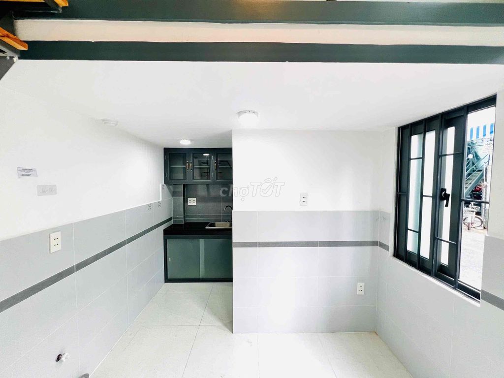 rent a single floor-- right down the bow-- near the base of spades.