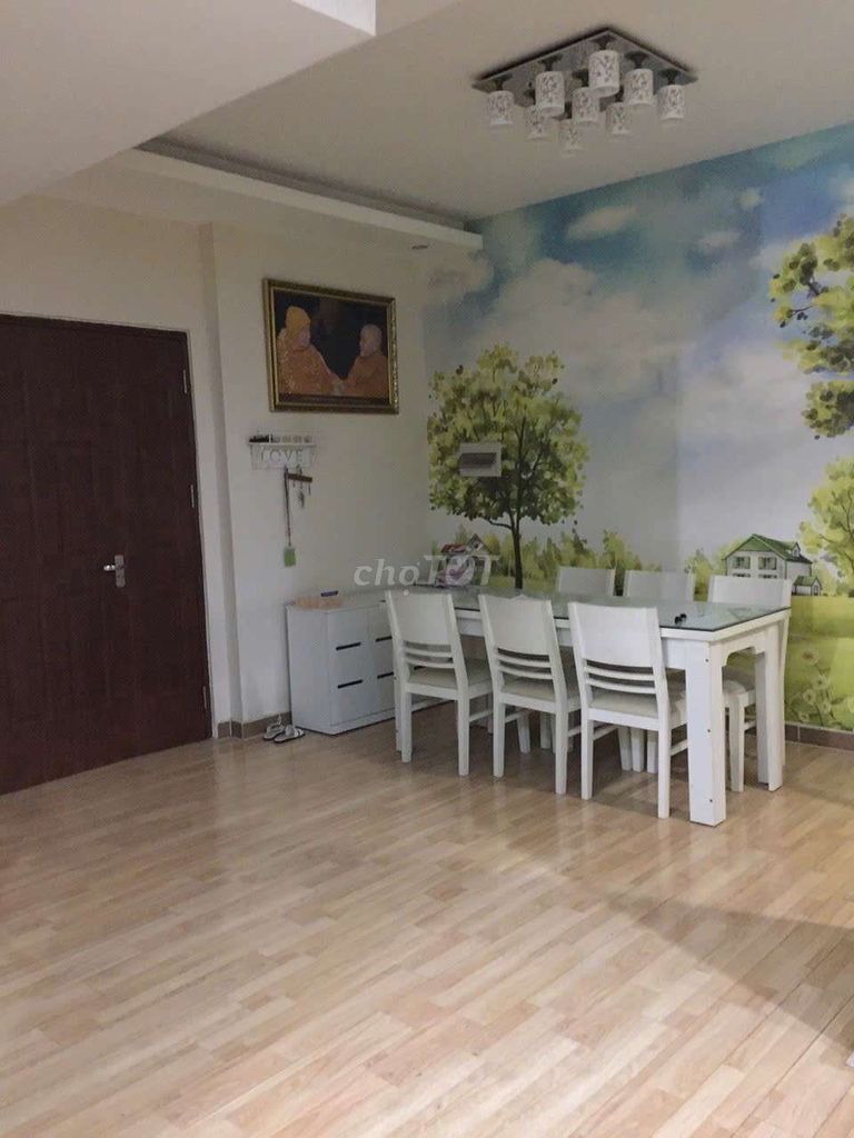 We need to rent an apartment apartment in the City district of 7