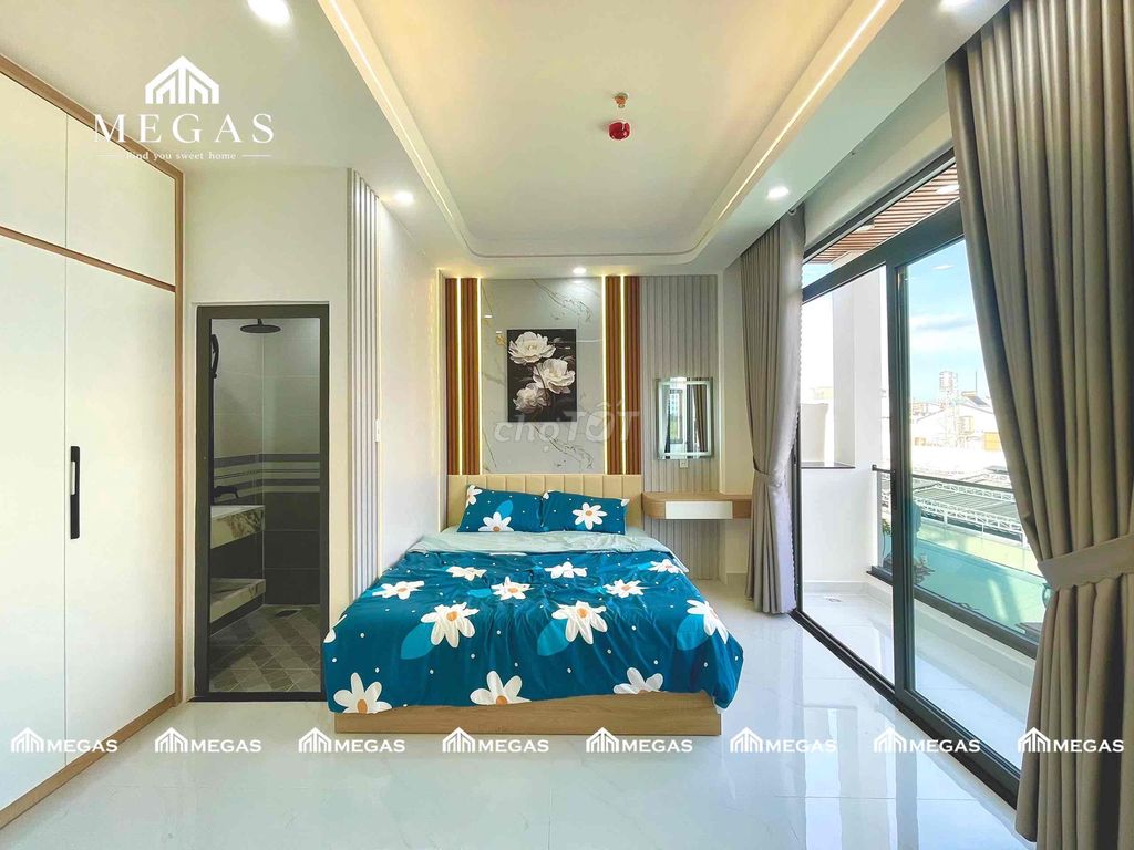 The balcony studio is a clear interior.
