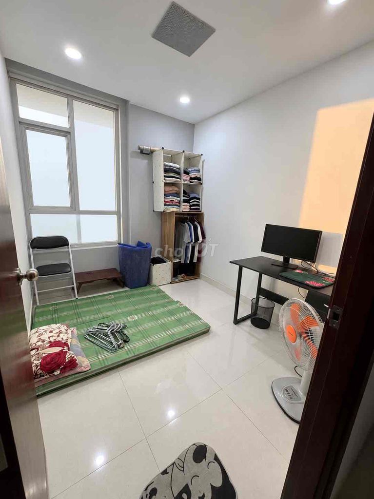 Private room in apartment three bedrooms.