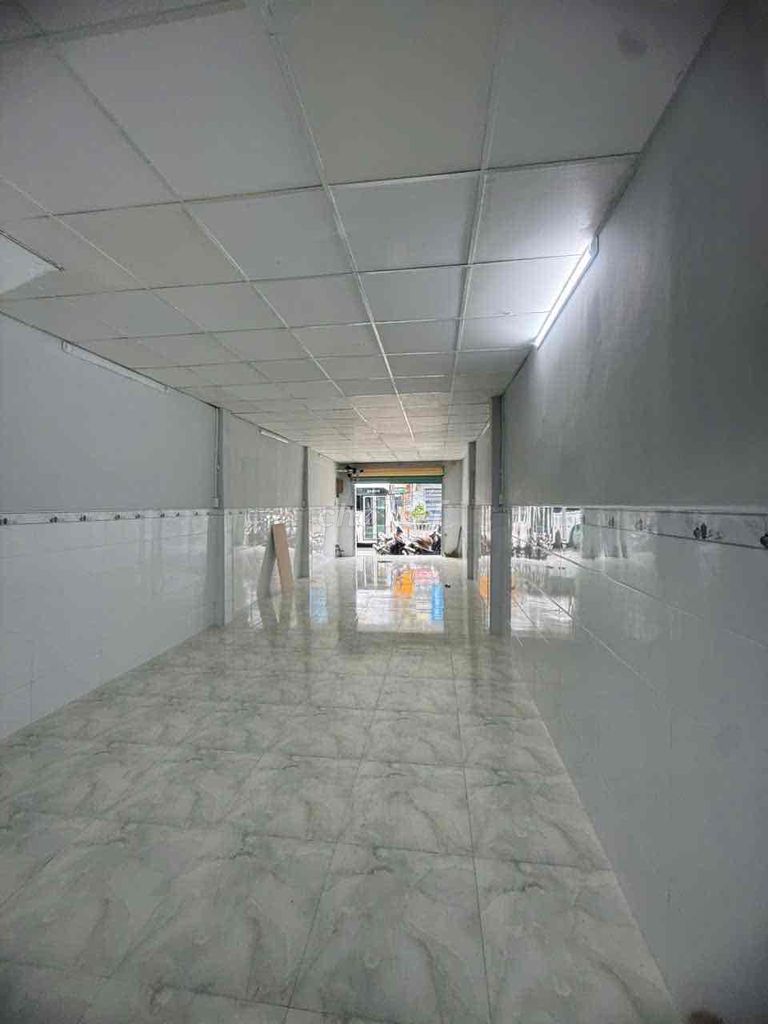 area: 4 x 25 meters. One ground. 1 floor across O 9 3 3 3 3 3 2 2 8 3