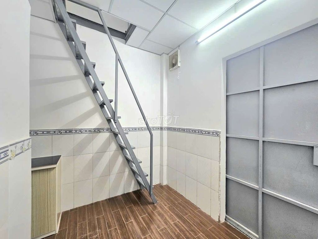 Rent a three-M high-security ground room-- Take the car to the room-- Hương Lộ 2