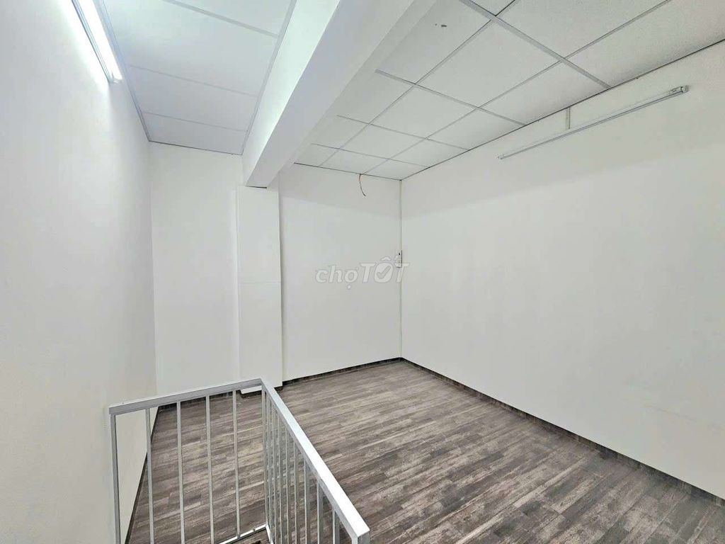 Rent a three-M high-security ground room-- Take the car to the room-- Hương Lộ 2