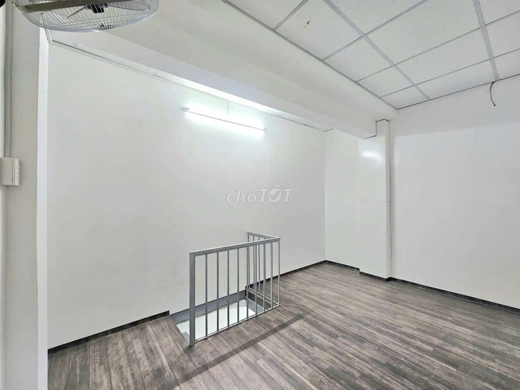 Rent a three-M high-security ground room-- Take the car to the room-- Hương Lộ 2