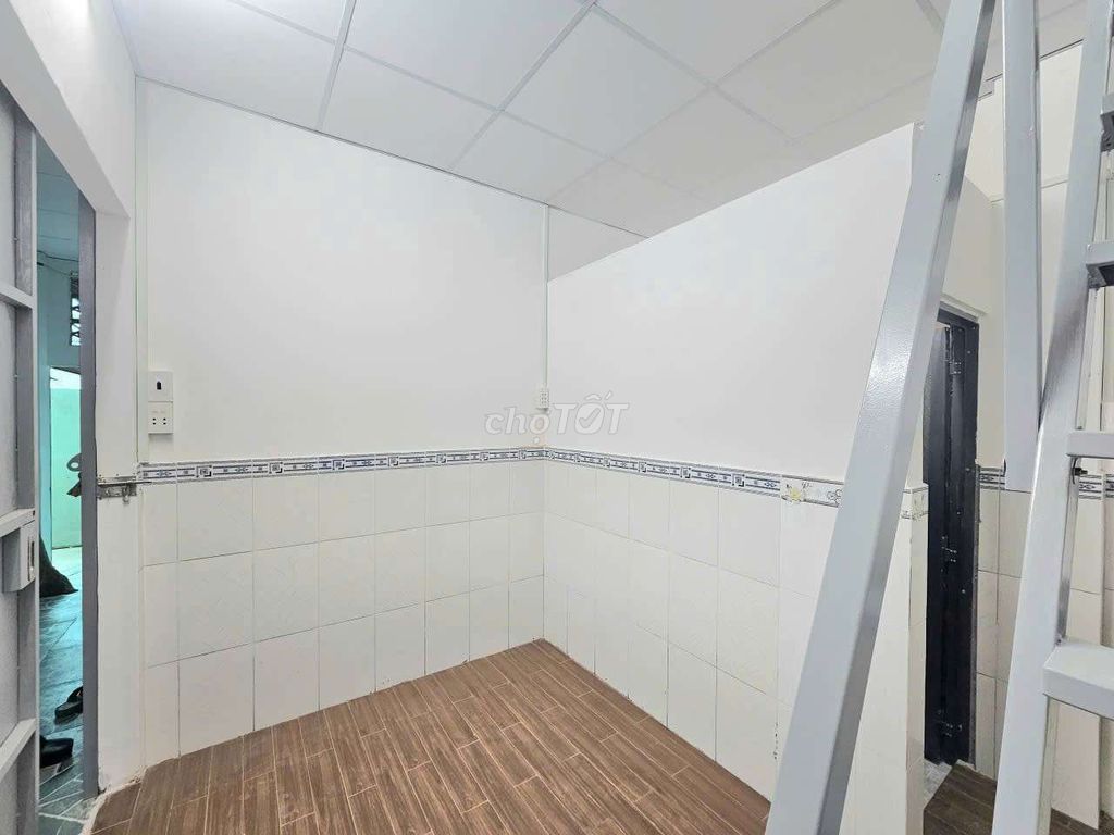 Rent a three-M high-security ground room-- Take the car to the room-- Hương Lộ 2