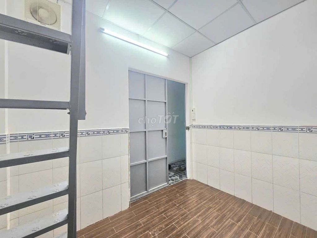 Rent a three-M high-security ground room-- Take the car to the room-- Hương Lộ 2