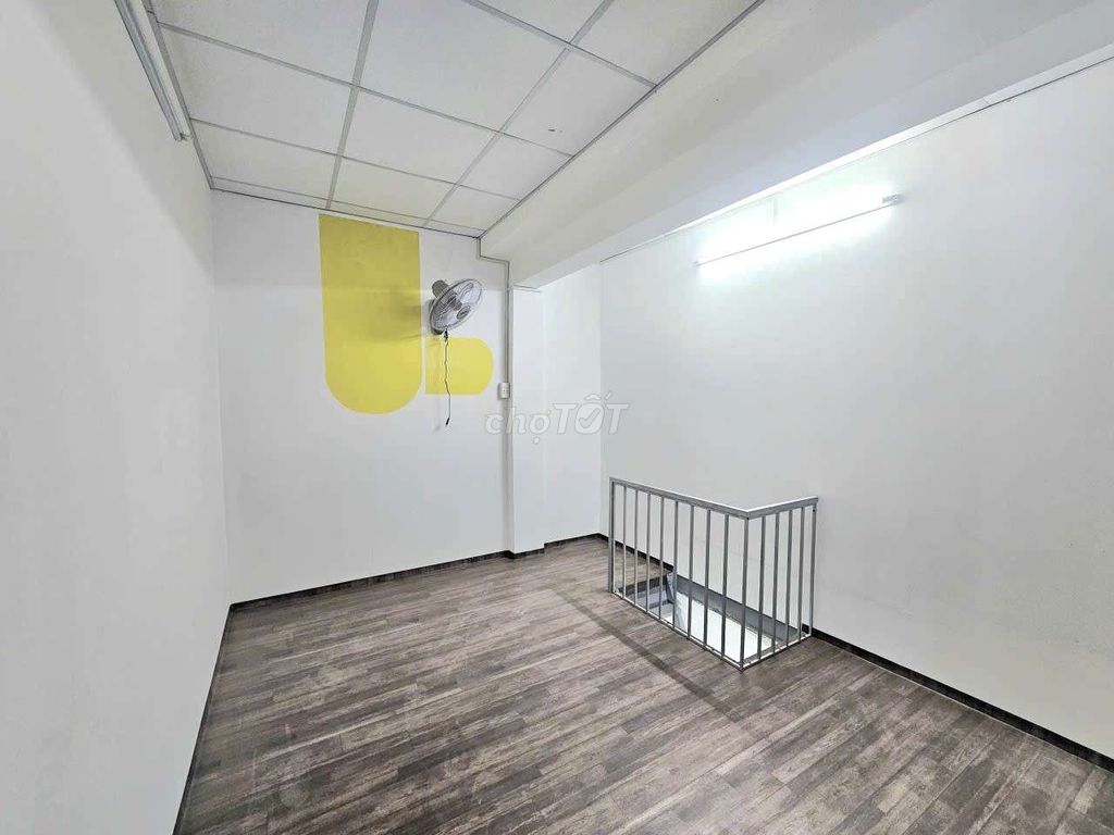 Rent a three-M high-security ground room-- Take the car to the room-- Hương Lộ 2