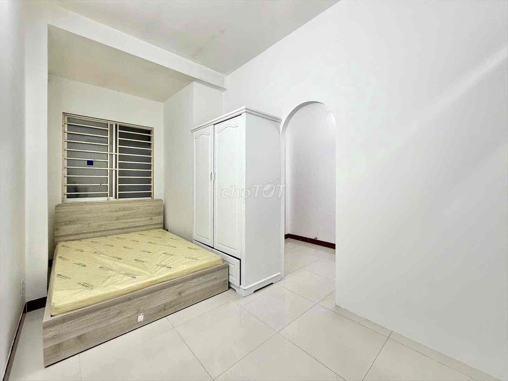 The kitchen room is full of furniture right near the T3 station.