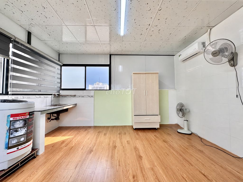Room near Etown 5 minutes on foot, View rooftop, full crevasse, Studio.