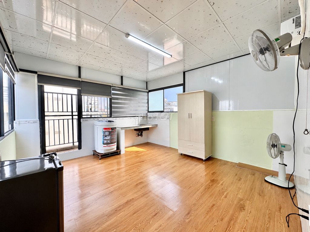 Room near Etown 5 minutes on foot, View rooftop, full crevasse, Studio.