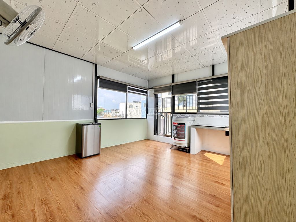 Room near Etown 5 minutes on foot, View rooftop, full crevasse, Studio.