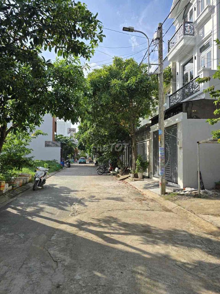 The original building is 1 .1 st .2 floors of an alley - 7 million near Long Trường Market