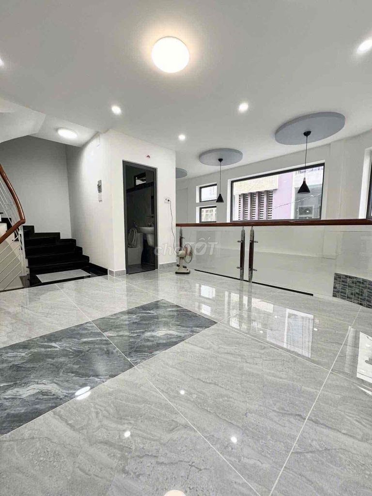 We need to hire a house to do apartments. Hello, go check it out in the day.