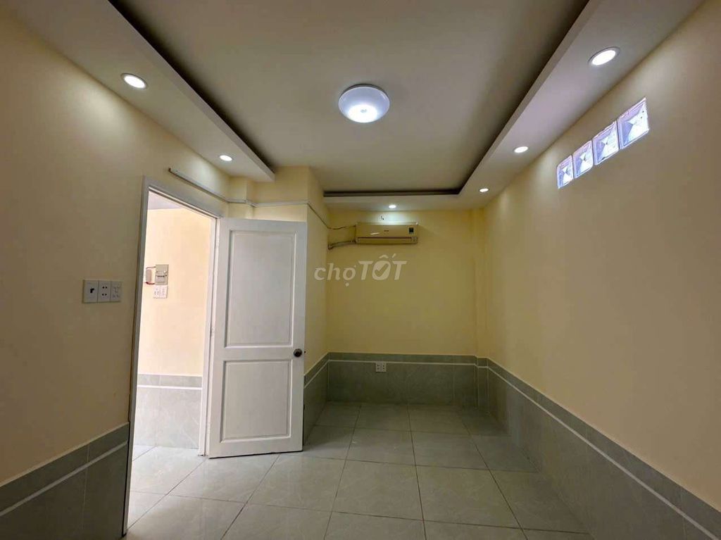 Six bedrooms-- Phan Đăng Lưu for 20 million.