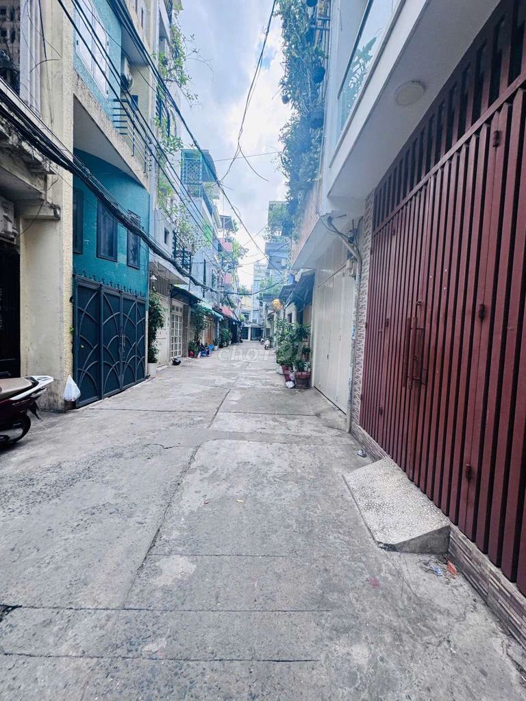 Four bedrooms, four Huỳnh Văn Bánh alleys, only 19 million.