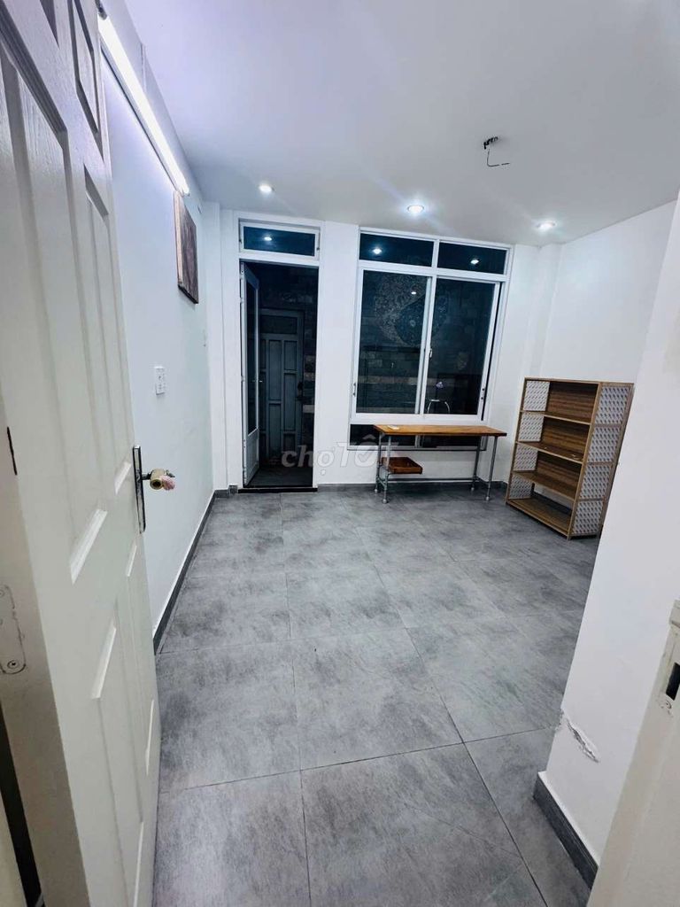 Four bedrooms, four Huỳnh Văn Bánh alleys, only 19 million.